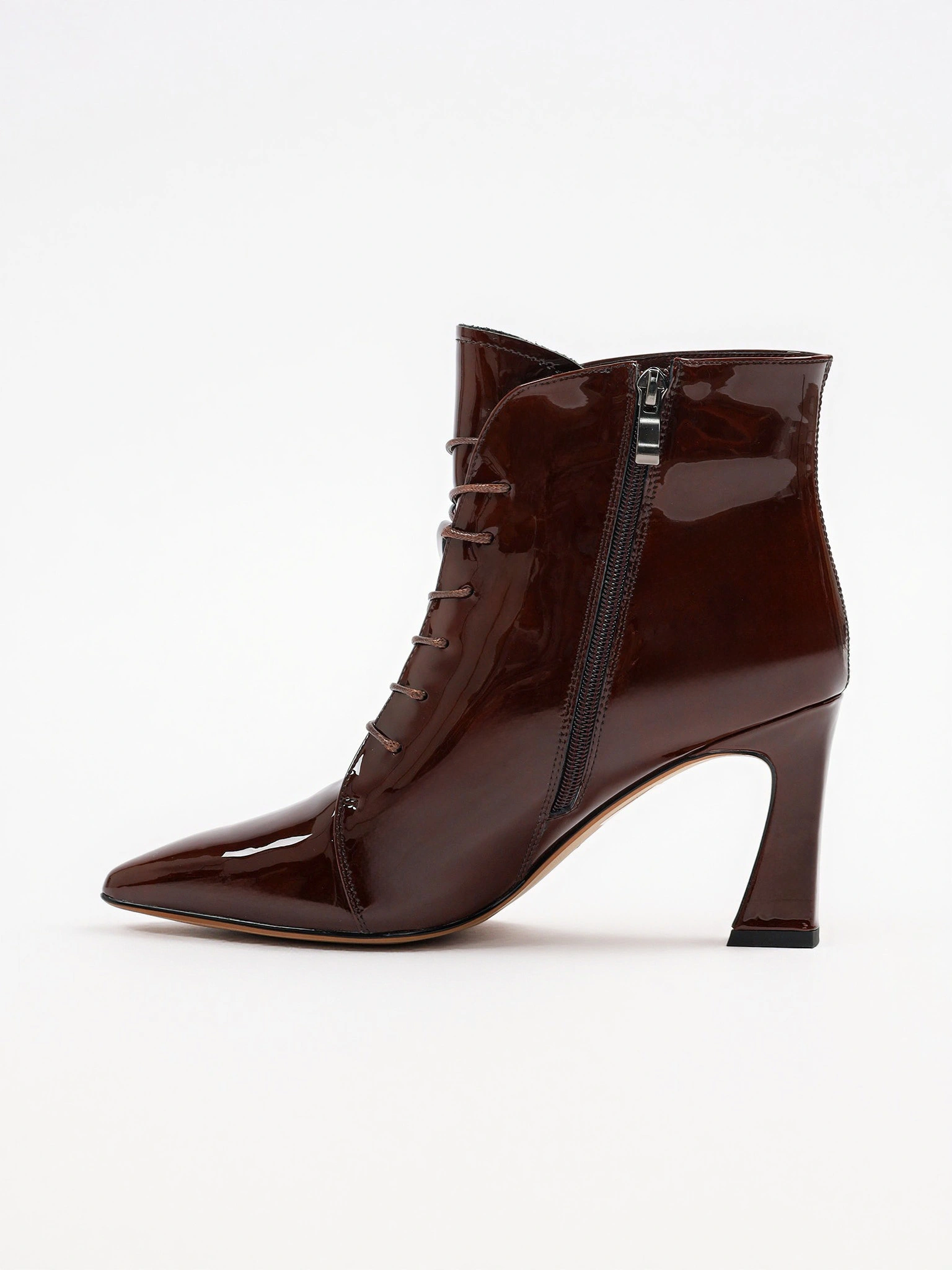 Ботильоны лакированные бордового цвета со шнуровкой на высоком каблуке